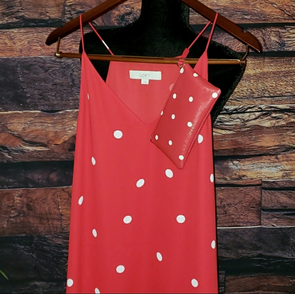 Womens polka dot sleeveless shirt & matching polka dot pouch
